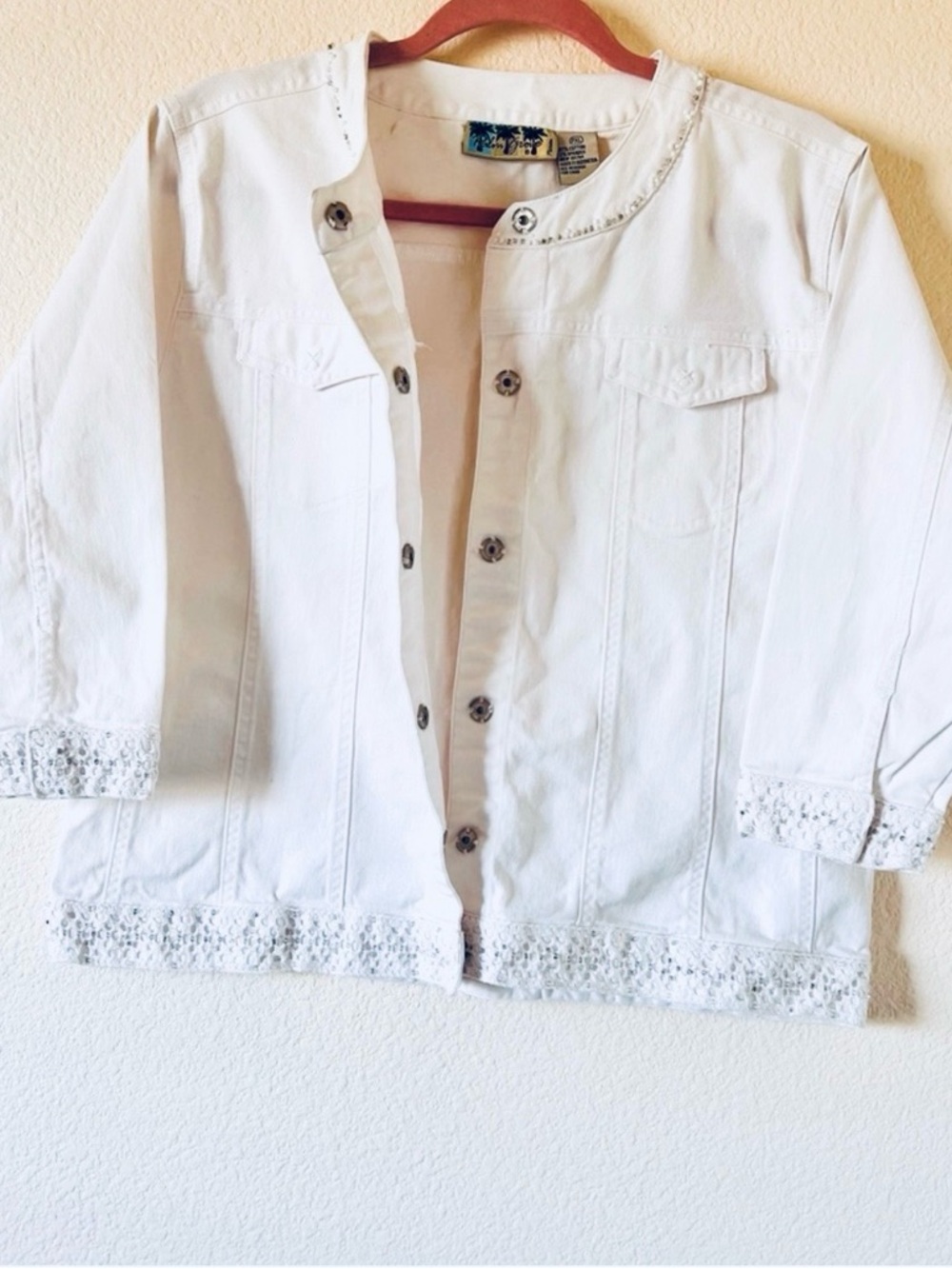 Palm Grove White Button-Up Jacket with Lace Trim